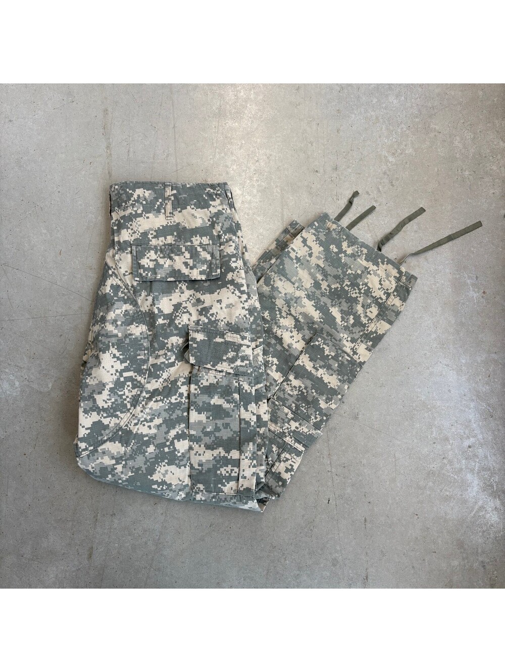 Vintage 90s Army Digi Camo Thrashed Cargo Pants Size 34